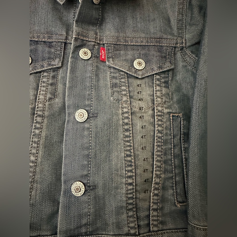 Levi’s denim jacket- 4T. Has jacket sticker but no tags. New